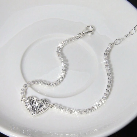 Elegant Silver Heart Rhinestone Bracelet - Picture 4 of 5